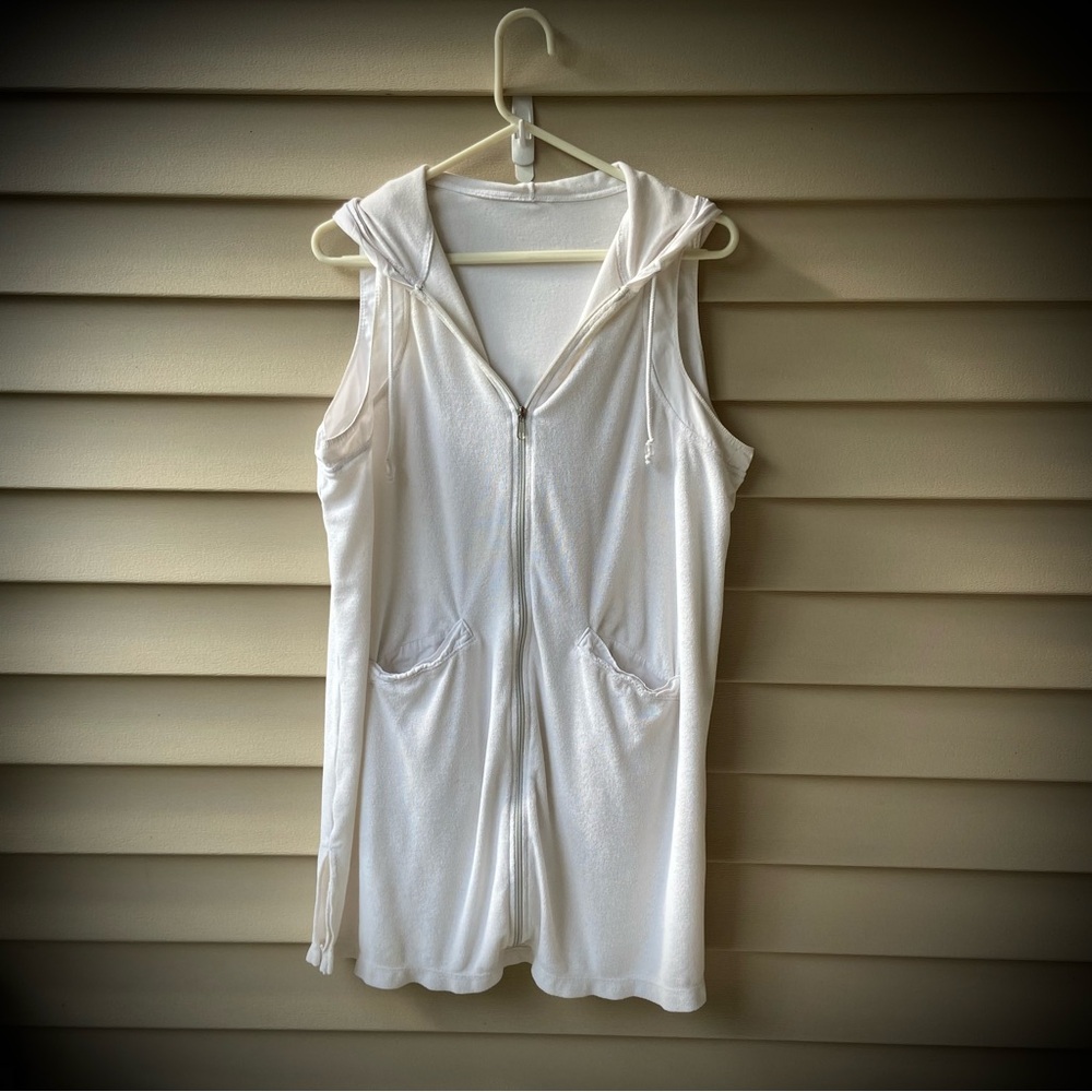 GUC Sz-XL White Sleeveless Zip-up Swimsuit Coverup or Bathrobe w/Hood & Pockets🤍